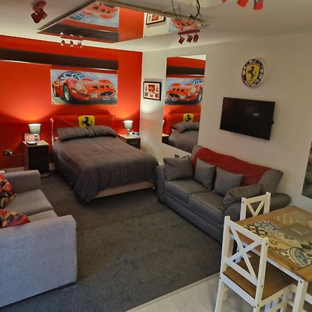 Joiners Arms - Studio Apartments Market Drayton Eksteriør billede