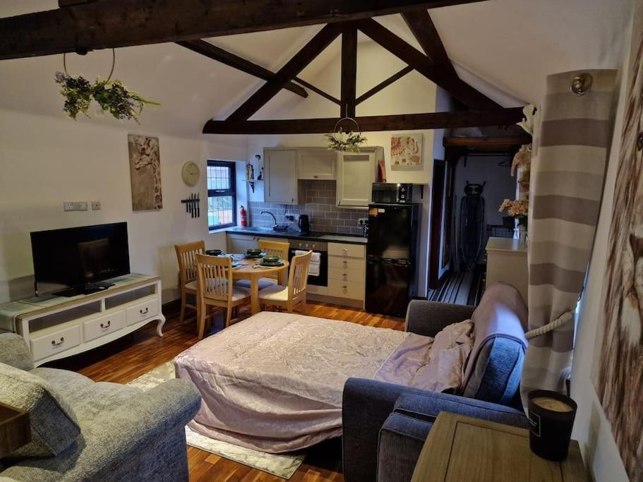 Joiners Arms - Studio Apartments Market Drayton Eksteriør billede