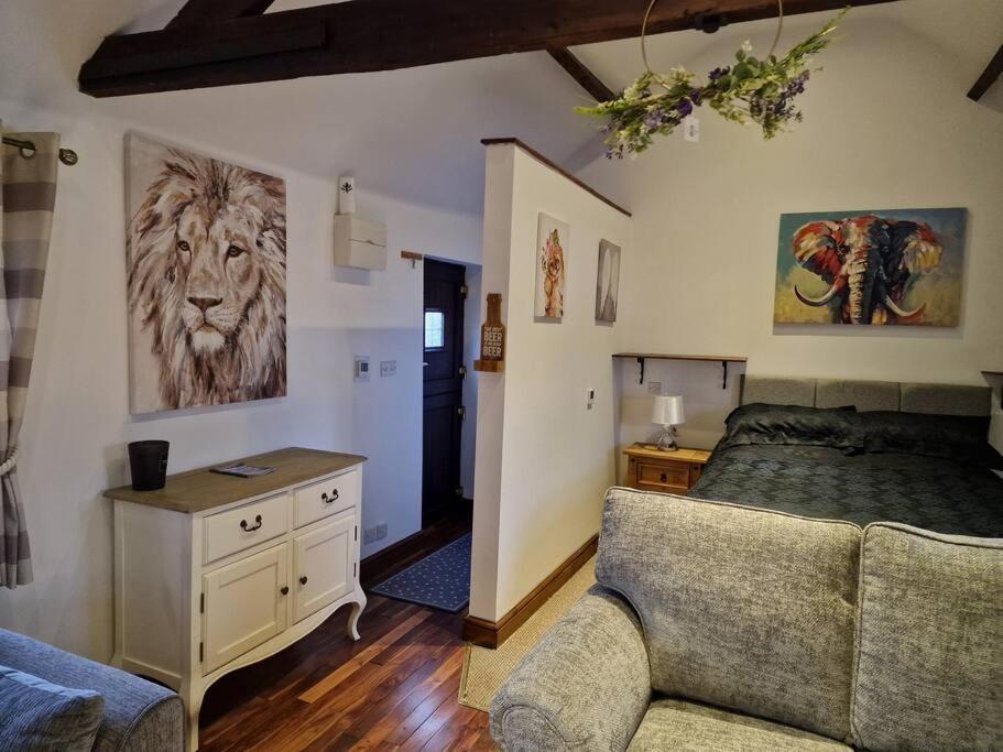 Joiners Arms - Studio Apartments Market Drayton Eksteriør billede