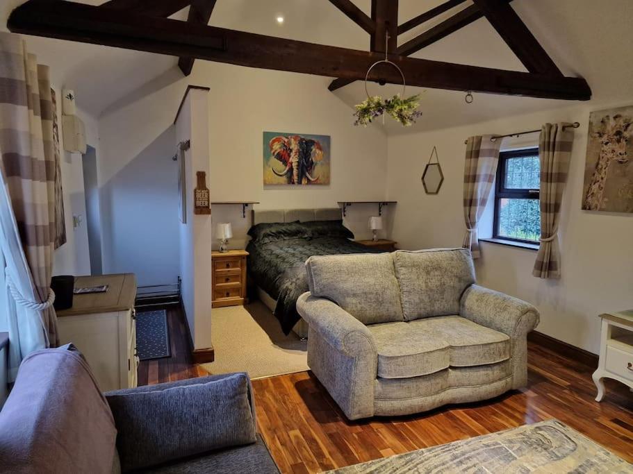 Joiners Arms - Studio Apartments Market Drayton Eksteriør billede