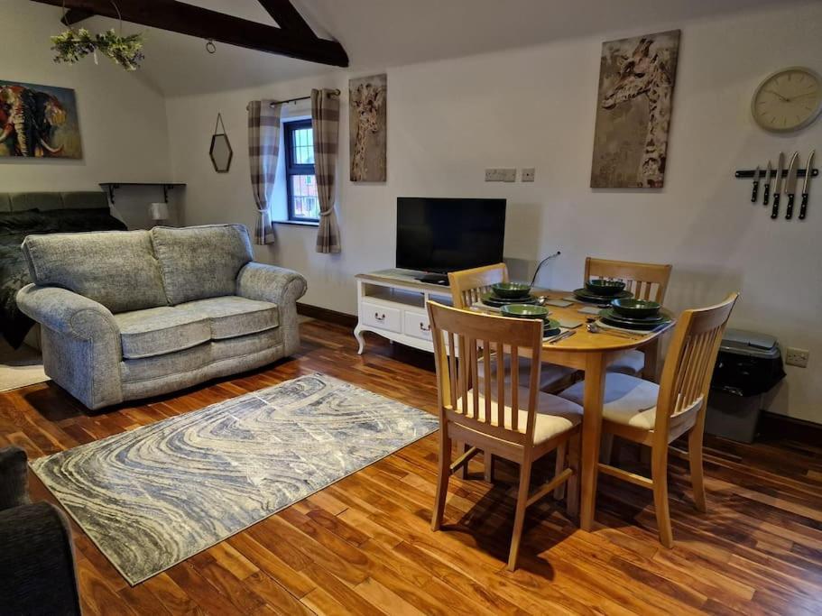 Joiners Arms - Studio Apartments Market Drayton Eksteriør billede