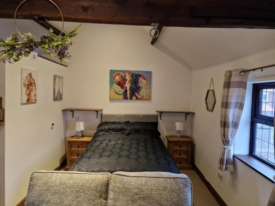 Joiners Arms - Studio Apartments Market Drayton Eksteriør billede