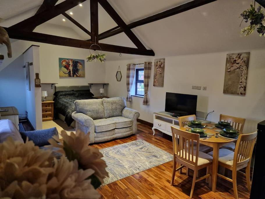Joiners Arms - Studio Apartments Market Drayton Eksteriør billede