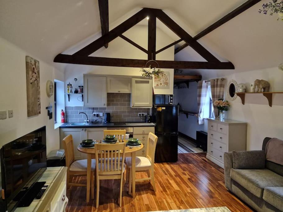 Joiners Arms - Studio Apartments Market Drayton Eksteriør billede