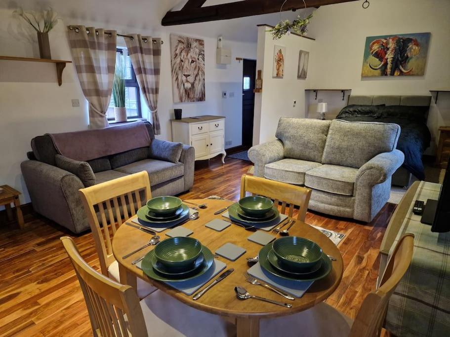 Joiners Arms - Studio Apartments Market Drayton Eksteriør billede